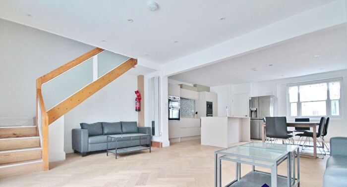 6 Bedroom Semi-Detached House To Rent In Beacon Hill, London, N7