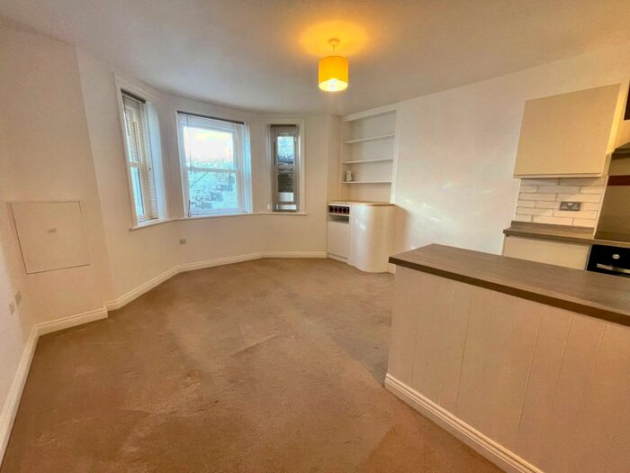 1 Bedroom Apartment To Rent In West Hill Road, West Cliff, BH2
