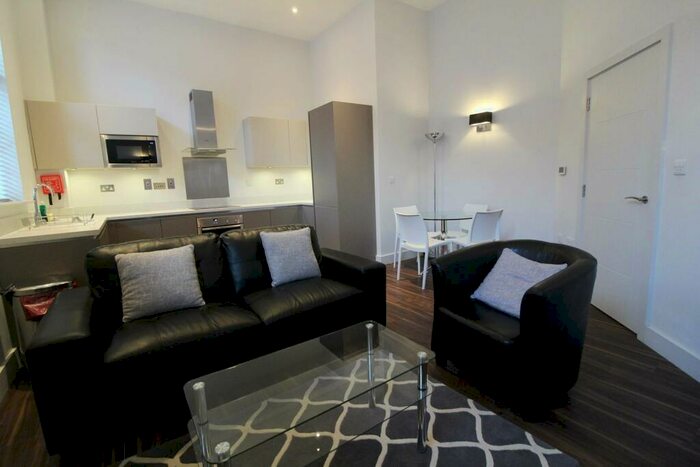2 Bedroom Apartment To Rent In Cross Street, Reading, RG1