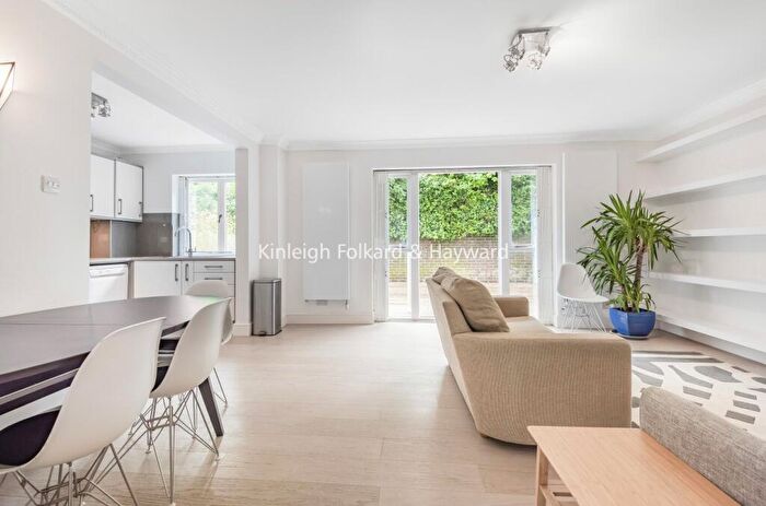 2 Bedroom Flat For Sale In Haverstock Hill, Belsize Park, London, NW3