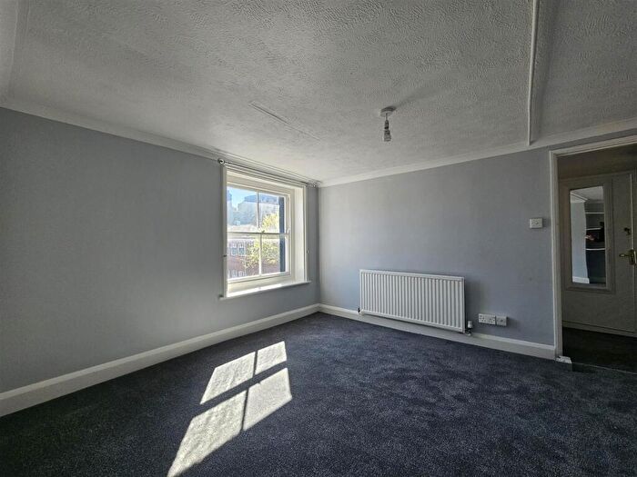 2 Bedroom Flat To Rent In Shelley Road, Worthing, BN11