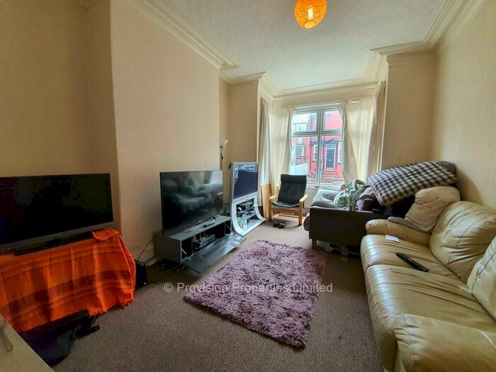 4 Bedroom Terraced House To Rent In Beechwood View, Burley, Leeds, LS4
