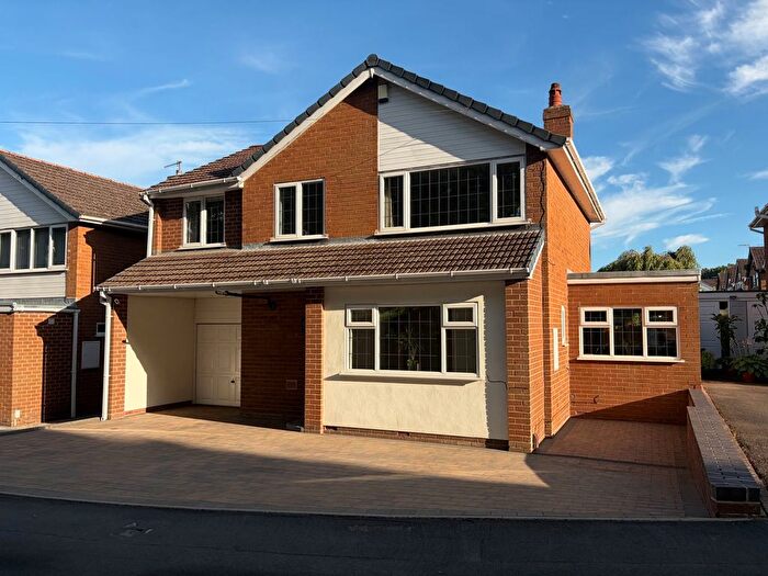 4 Bedroom Detached House For Sale In Wordsley, Lawnswood Road, DY8