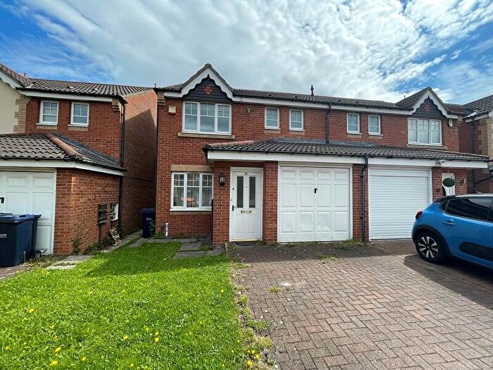 3 Bedroom Semi-Detached House To Rent In Renforth Close, Gateshead, NE8