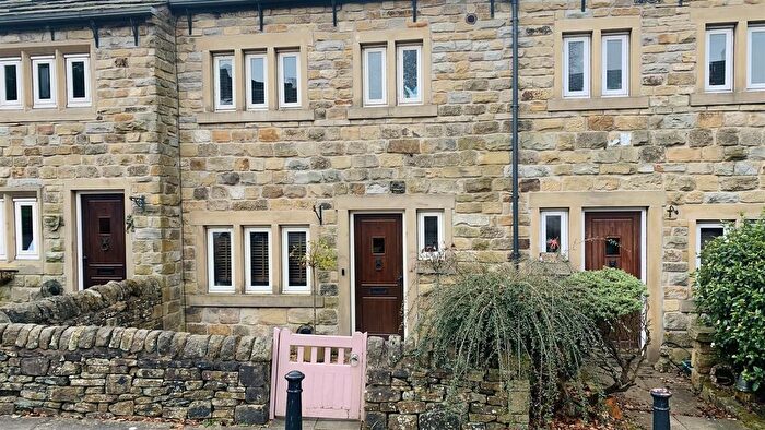 4 Bedroom Mews To Rent In Highstones Gardens, Hope Street, Glossop, SK13