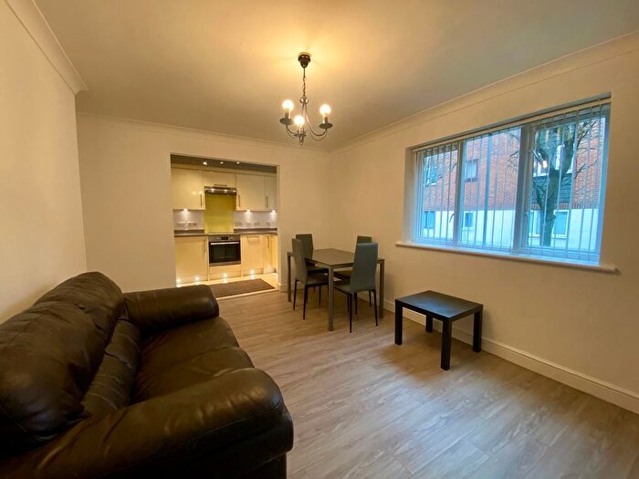 2 Bedroom Flat To Rent In Birchend Close, South Croydon, CR2