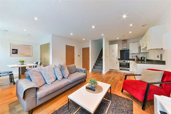 3 Bedroom Flat To Rent In Providence Place, London, SE10