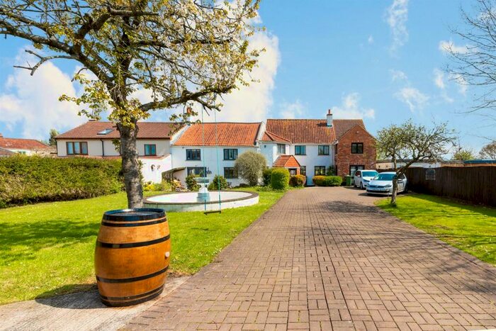7 Bedroom Semi-Detached House For Sale In Hoopers Pool, Southwick, Trowbridge, BA14