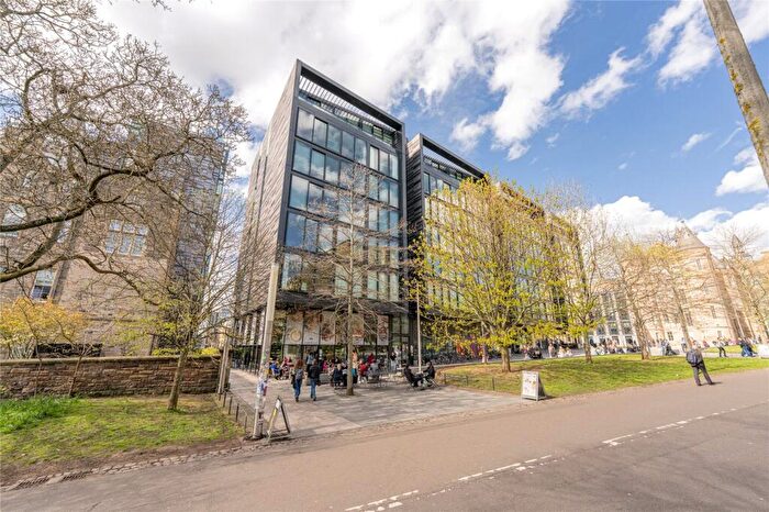 2 Bedroom Flat For Sale In / Simpson Loan, Edinburgh, EH3