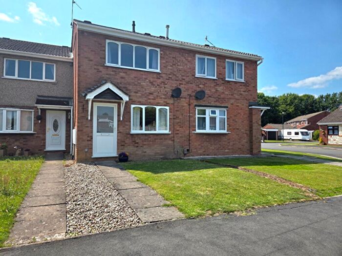 2 Bedroom Semi-Detached House For Sale In Wessex Close, Bedworth, Warwickshire, CV12