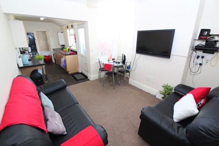 4 Bedroom House To Rent In Henry Street, Lincoln, LN5