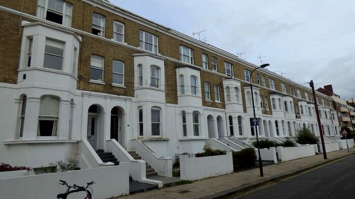 2 Bedroom Flat To Rent In Westcroft Square, Hammersmith, W6