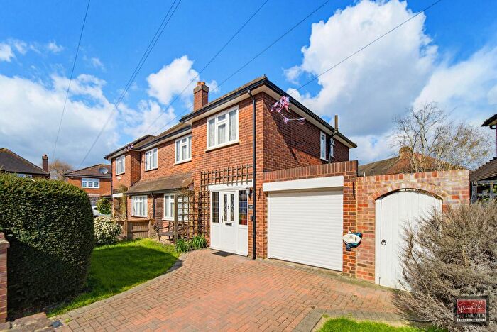 3 Bedroom Semi Detached House For Sale In Echelforde Drive, Ashford, TW15