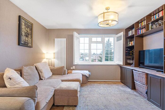 2 Bedroom Apartment For Sale In Mayford Close, Beckenham, BR3