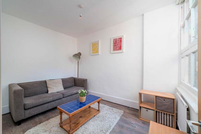 1 Bedroom Flat To Rent In Cavendish Mansions, Clerkenwell Road, London, EC1R