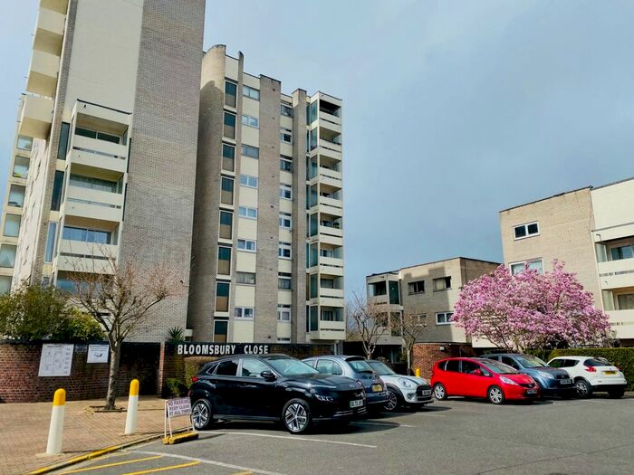 3 Bedroom Flat To Rent In Bloomsbury Close, London, W5