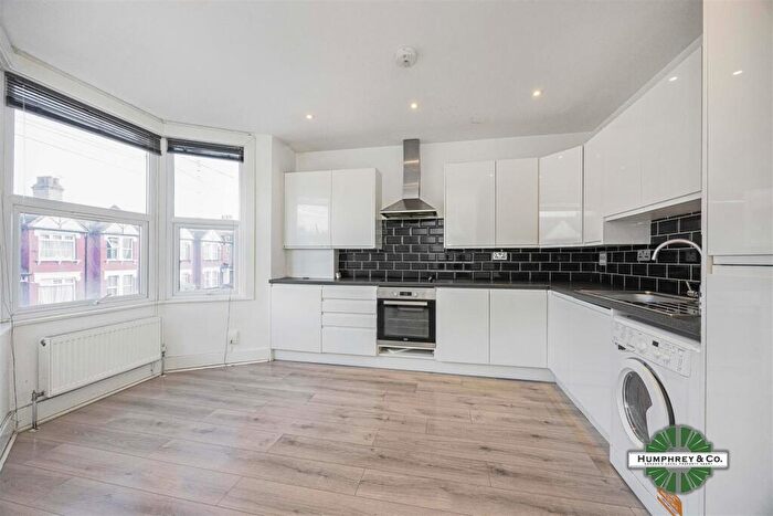 3 Bedroom Flat To Rent In Shelbourne Road, Tottenham, N17
