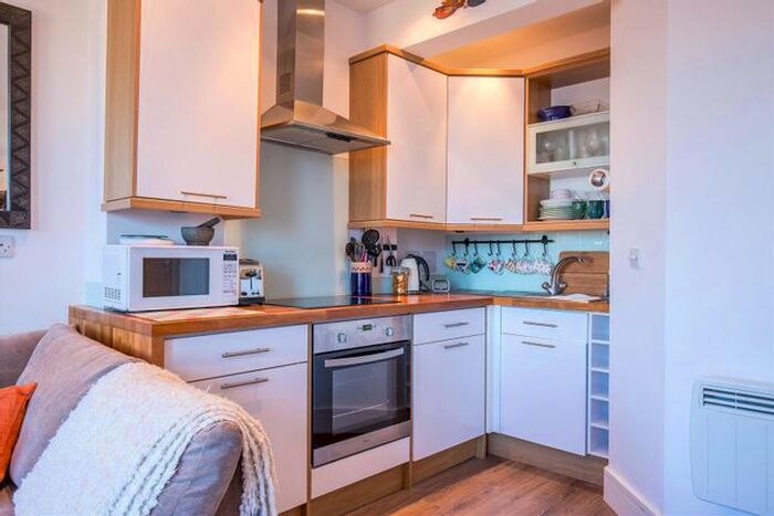 1 Bedroom Flat To Rent In Church Lane, London, N2