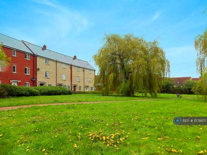 3 Bedroom End Of Terrace House To Rent In Rysy Court, Swindon, SN25