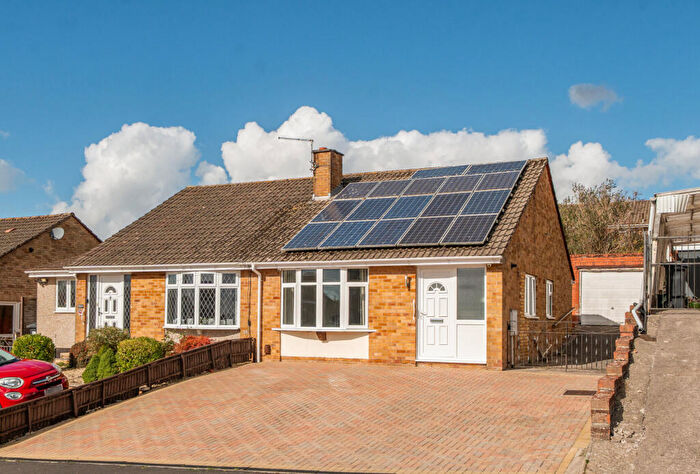 2 Bedroom Bungalow For Sale In Larksleaze Road, Longwell Green, Bristol, Gloucestershire, BS30