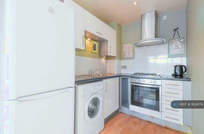 1 Bedroom Flat To Rent In Sark House, London, SE13