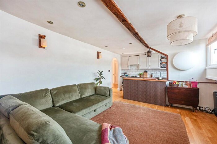 2 Bedroom Apartment To Rent In Pyrland Road, London, N5