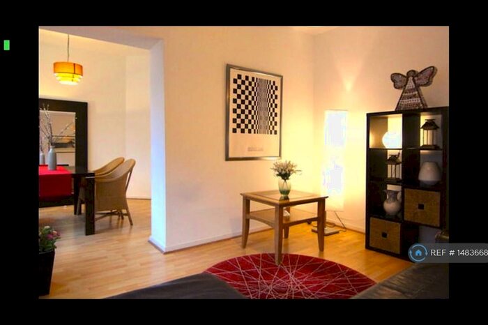 2 Bedroom Flat To Rent In Princess Street, Manchester, M1