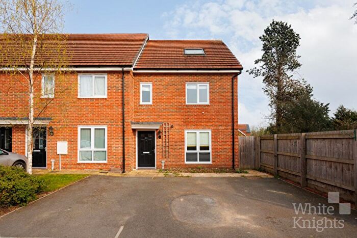 3 Bedroom Semi-Detached House For Sale In Cobham Drive, Spencers Wood, Reading, Berkshire, RG7