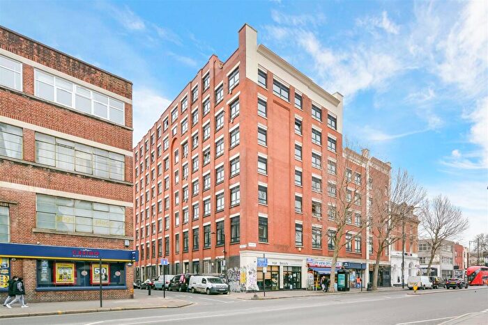 2 Bedroom Flat To Rent In City View House, Bethnal Green Road, London, E2