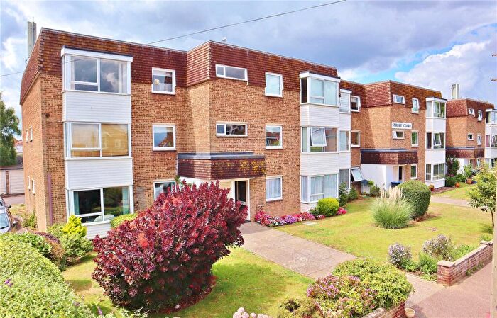 2 Bedroom Flat For Sale In Wallace Avenue, Worthing, West Sussex, BN11