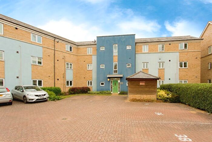 2 Bedroom Flat For Sale In Chieftain Way, Cambridge, CB4