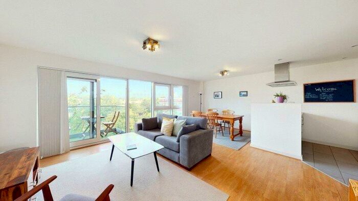 2 Bedroom Apartment To Rent In Commercial Road, E14