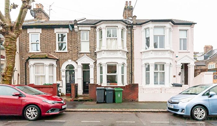 2 Bedroom Flat To Rent In Steele Road, Leytonstone, E11