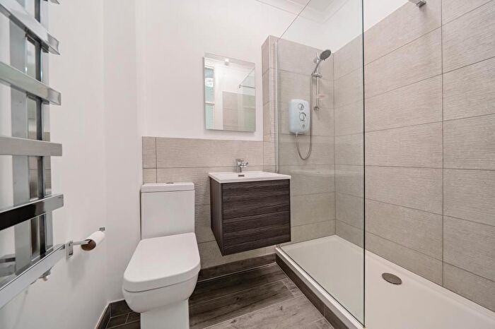 1 Bedroom Flat To Rent In Sunbury, Surrey, TW16