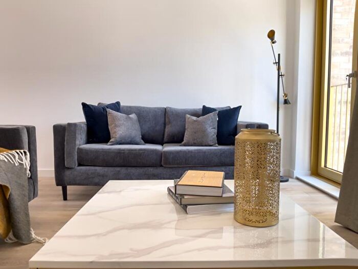 2 Bedroom Apartment To Rent In Apt :: The Quarters, M1