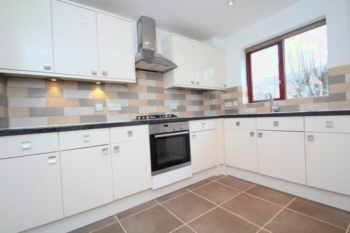 2 Bedroom Flat To Rent In Campion Close, Croydon CR0