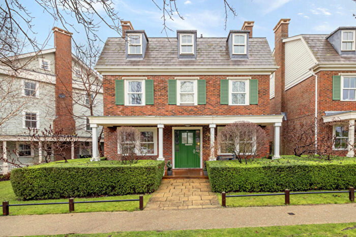 6 Bedroom Detached House For Sale In Lewiston Close, Worcester Park, KT4