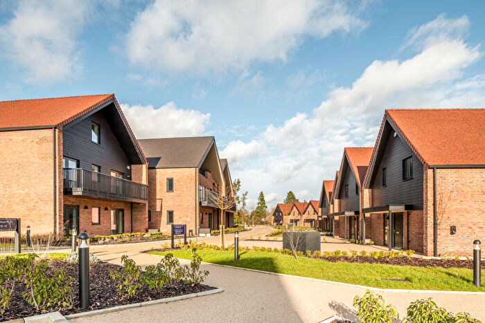 2 Bedroom Flat For Sale In Meadow Chase, Henley-On-Thames, RG9