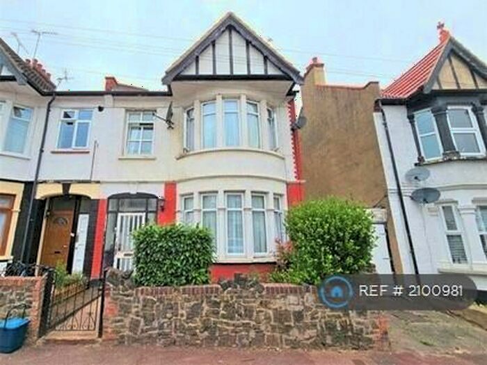 3 Bedroom Semi-Detached House To Rent In Beedell Avenue, Westcliff-On-Sea, SS0