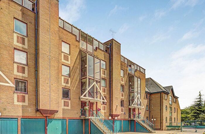 2 Bedroom Flat To Rent In Asher Way, West Wapping, E1W