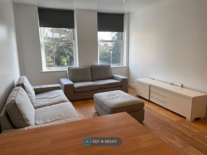 1 Bedroom Flat To Rent In Woolwich House, London, N14