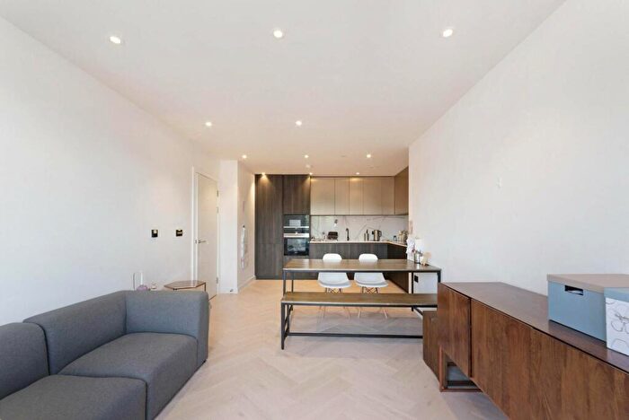 2 Bedroom Flat To Rent In Dock Street, Tower Hill, London, E1