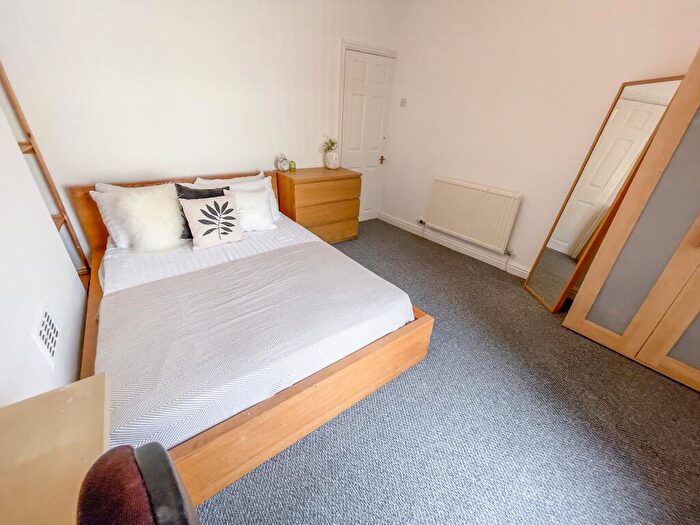 3 Bedroom House To Rent In Banner Street, L15