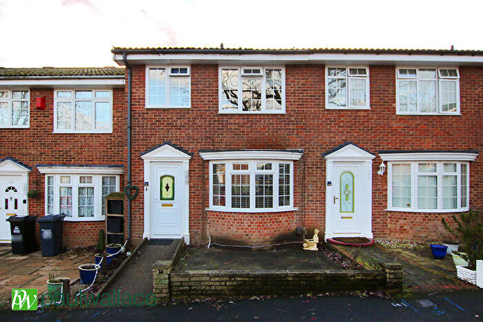 3 Bedroom Terraced House For Sale In Smarts Green, West Cheshunt, EN7