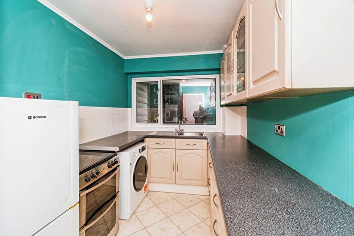 2 Bedroom Flat For Sale In Waterloo Road, Freemantle, Southampton, Hampshire, SO15
