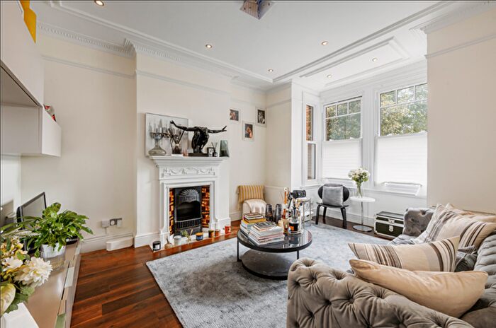 3 Bedroom Flat For Sale In Fauconberg Road, Grove Park, Chiswick, W4