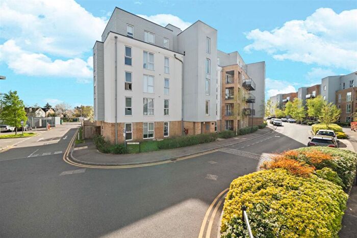 2 Bedroom Apartment For Sale In Hawker Drive, Addlestone, KT15