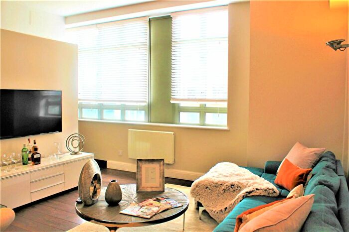 2 Bedroom Apartment To Rent In City Road, Old Street, London, EC1V