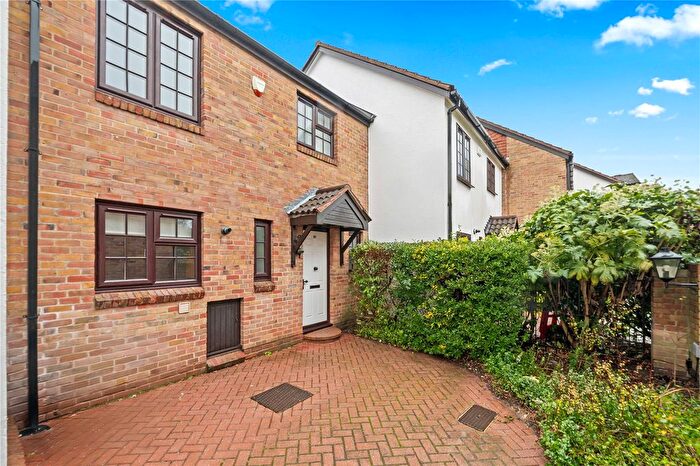3 Bedroom Detached House To Rent In The Farthings, Kingston Upon Thames, Surrey, KT2
