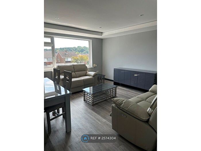 2 Bedroom Flat To Rent In Wollaton, Nottingham, NG8